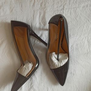 Fashion Nova Heels Size 9